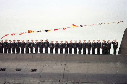 Апошні здымак экіпажа падводнай лодкі «Курск», 30 ліпеня 2000 года. Фота: АР Апошні здымак экіпажа падводнай лодкі «Курск», 30 ліпеня 2000 года. Фота: АР