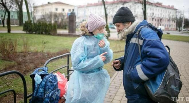 І тут 15 сутак. Сёння судзілі валанцёрак, якія дапамагалі бяздомным І тут 15 сутак. Сёння судзілі валанцёрак, якія дапамагалі бяздомным