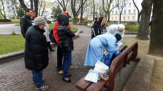 Валанцёры «Вулічнай медыцыны» падчас прыёму Валанцёры «Вулічнай медыцыны» падчас прыёму