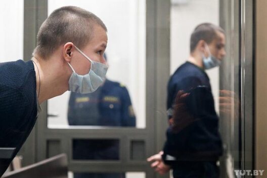 На пярэднім плане — Станіслаў, на заднім — Ілля Косцевы падчас слуханняў у Вярхоўным судзе 22 траўня. Фота: Вольга Шукайла, TUT.BY На пярэднім плане — Станіслаў, на заднім — Ілля Косцевы падчас слуханняў у Вярхоўным судзе 22 траўня. Фота: Вольга Шукайла, TUT.BY