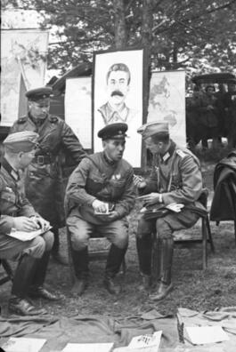 1/6 bundesarchiv_bild_101i_121_0011_20__polen__deutsch_sowjetische_siegesparade.jpg
