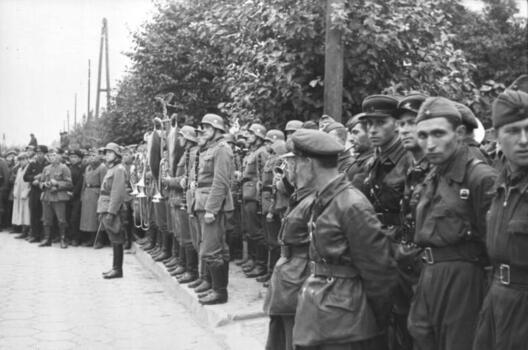 5/6 bundesarchiv_bild_101i_121_0012_15__polen__deutsch_sowjetische_siegesparade.jpg