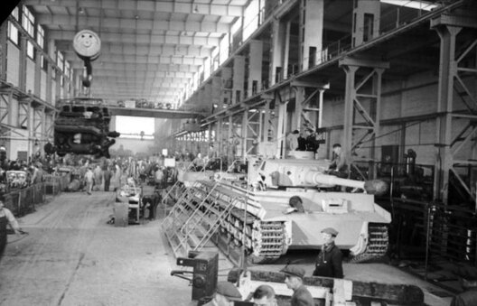 bundesarchiv_bild_101i_635_3965_21__panzerfabrik_in_deutschland.jpg bundesarchiv_bild_101i_635_3965_21__panzerfabrik_in_deutschland.jpg