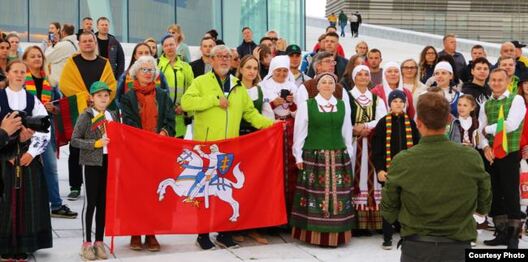 З нарвежскімі літоўцамі. З нарвежскімі літоўцамі.