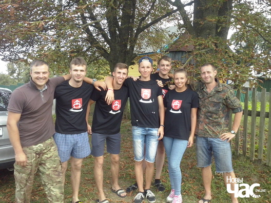 8/10 cam09490_logo.jpg