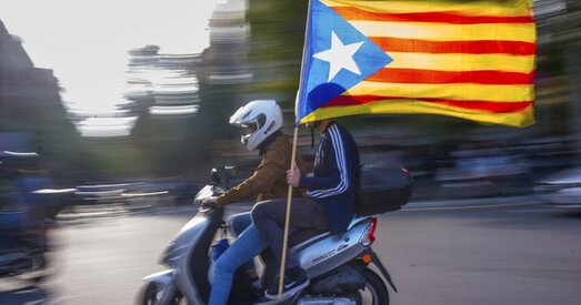Кіраўнік МУС Іспаніі прыгразіў узяць пад кантроль Каталонію