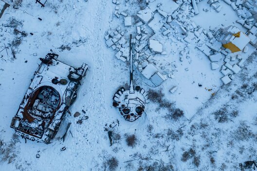 Знішчаны расійскі танк на Данбасе. Фота Evgeniy Maloletka / AP / Scanpix / LETA Знішчаны расійскі танк на Данбасе. Фота Evgeniy Maloletka / AP / Scanpix / LETA