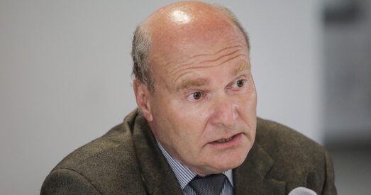 Гісторыка Ігара Кузняцова пачалі судзіць за рэпосты па 17 заявах у міліцыю. Яго звольнілі з БДУ