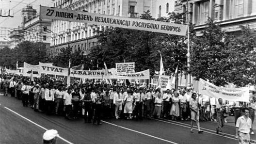 Дэманстрацыя ў гонар Дня Незалежнасці 27 ліпеня 1992 года. Фота «Нашай Нівы»