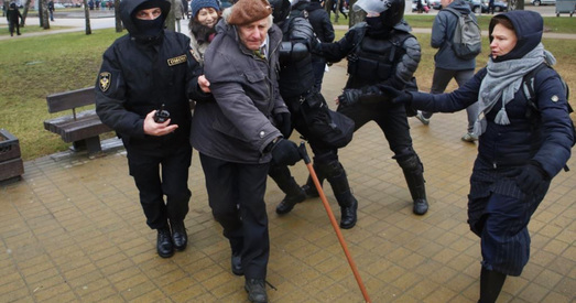 83-гадовы пенсіянер не можа карыстацца маёмасцю, бо не сплаціў штраф за акцыю