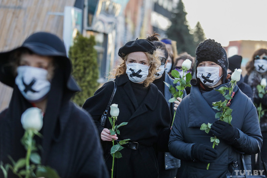 1/6 devushki_v_chernom_20210302_z_phsl_tutby__2020.jpg