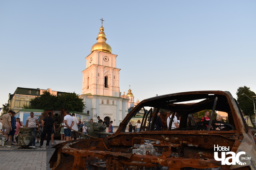Фота тут і далей: Алесь МінаўРасстралянае аўто з надпісам "дзеці". Фота тут і далей: Алесь МінаўРасстралянае аўто з надпісам "дзеці".