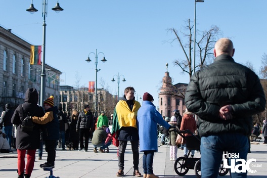 1/4 dsc_0701_logo.jpg