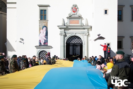 3/4 dsc_0826_logo.jpg