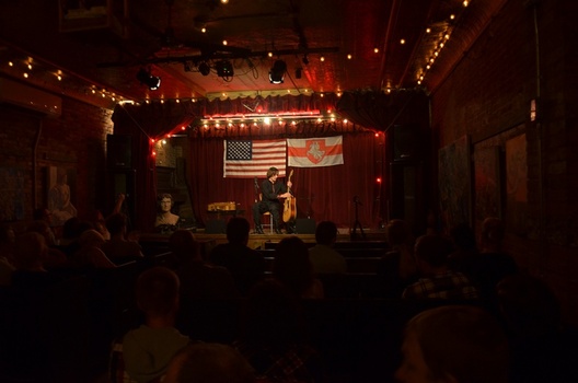 3/4 dsc_1848_logo.jpg