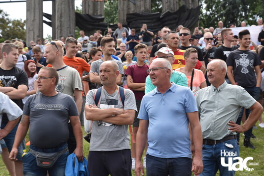 9/12 dsc_2525_logo.jpg