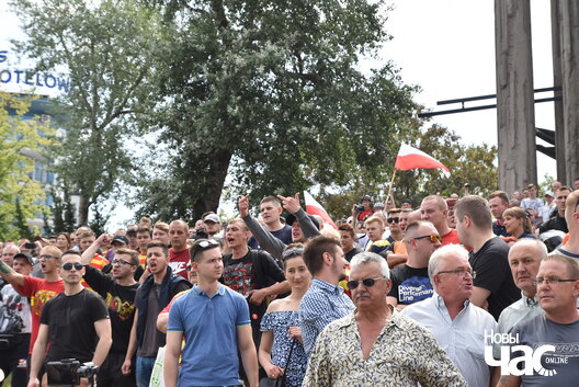 8/12 dsc_2529_logo.jpg