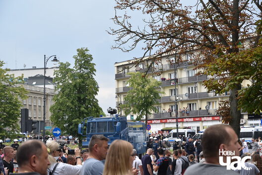 6/7 dsc_2570_logo.jpg