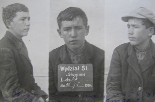 Дзеці, арыштаваныя польскай паліцыяй за «камуністычную прапаганду» Дзеці, арыштаваныя польскай паліцыяй за «камуністычную прапаганду»