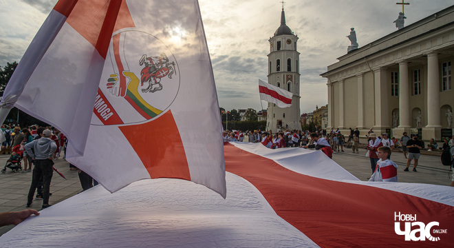 Якім чынам беларусам, што з'ехалі з-за палітычнага пераследу, легалізавацца ў Літве і Польшчы? Права жыць і працаваць: Якія дазволы на жыхарства атрымліваюць беларусы ў Польшчы і Літве
