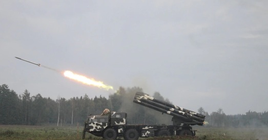 «Bloomberg»: Расія можа напасці на Украіну з Крыма і з Беларусі