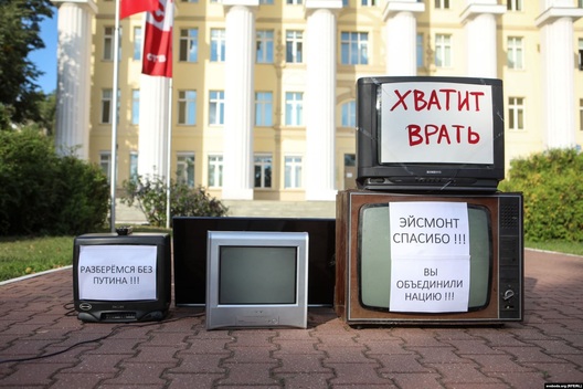 ehj_nyax.jpg ehj_nyax.jpg