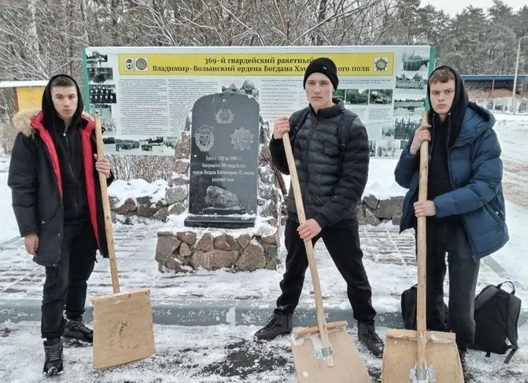 Эксплуатацыя дзяцей для прыбірання снегу ў Жыткавічах Эксплуатацыя дзяцей для прыбірання снегу ў Жыткавічах
