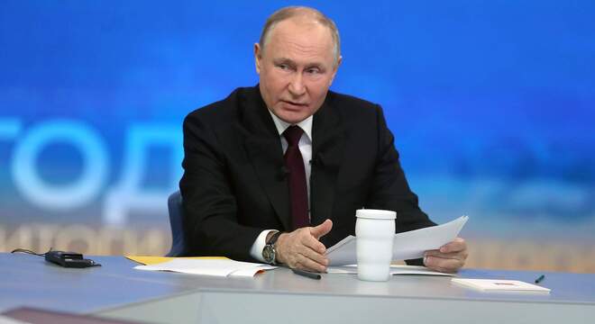 Прамая лінія Уладзіміра Пуціна: Што казаў? Вайна і яйкі. Карбалевіч — пра прамую лінію Пуціна