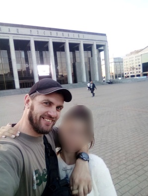 Ігар Запалух на Кастрычніцкай плошчы ў Мінску. З улікам спецыфікі выканання пастаўленых задач, байцам узвода аператыўна-баявога прызначэння АМАПа дазваляецца мець нестатутны выгляд Ігар Запалух на Кастрычніцкай плошчы ў Мінску. З улікам спецыфікі выканання пастаўленых задач, байцам узвода аператыўна-баявога прызначэння АМАПа дазваляецца мець нестатутны выгляд