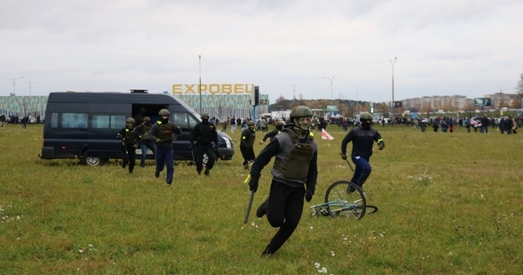 «Суд працягваўся 1,5-2 хвіліны» — затрыманы пасля Маршу на «Дзяды» прыгадвае, як гэта было