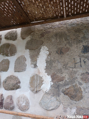 За год да старой сцяны прыбудавалі апоры і паставілі металічны каркас. За год да старой сцяны прыбудавалі апоры і паставілі металічны каркас.