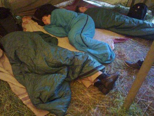 Журналісты ў намёце снайперскай групы Журналісты ў намёце снайперскай групы