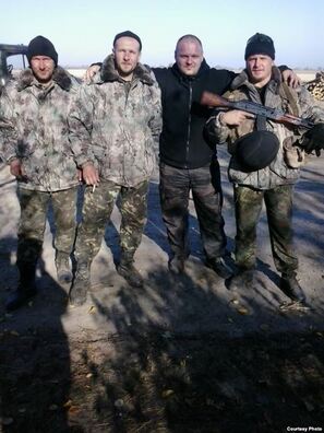 Зміцер Галко — другі справа. Побачч з ім, другі злева — этнічны беларус, які ваюе ў Данбасе. Зміцер Галко — другі справа. Побачч з ім, другі злева — этнічны беларус, які ваюе ў Данбасе.