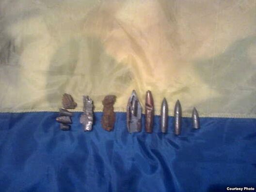 Калекцыя куль і асколкаў, сабраных на месцы баёў. Калекцыя куль і асколкаў, сабраных на месцы баёў.