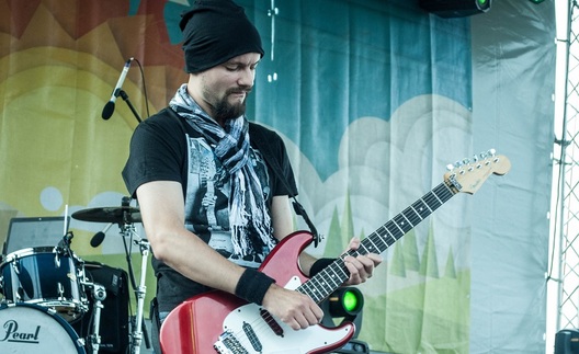 14/25 dsc_0354_logo.jpg