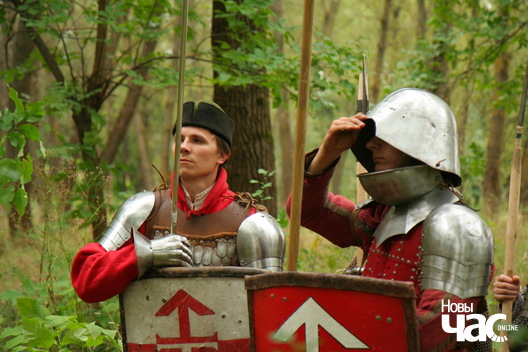 13/14 img_8285_logo.jpg