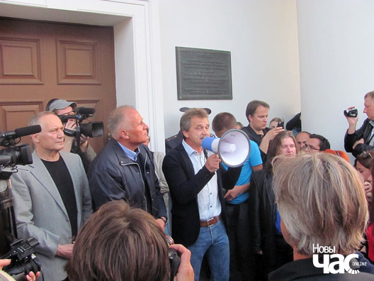 7/16 img_9111_logo.jpg