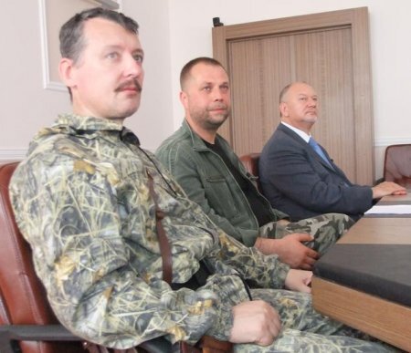 Лідэры данецкіх тэрарыстаў (злева направа): Гіркін, Барадай, Анцюфееў Лідэры данецкіх тэрарыстаў (злева направа): Гіркін, Барадай, Анцюфееў