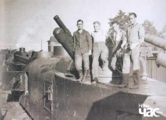 Немцы пазіруюць зя захопленага польскага бронецягніка Немцы пазіруюць зя захопленага польскага бронецягніка