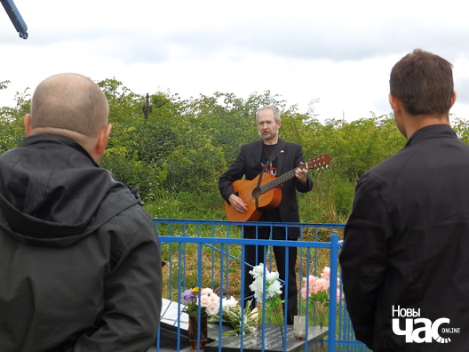 2/8 p6150180_logo.jpg