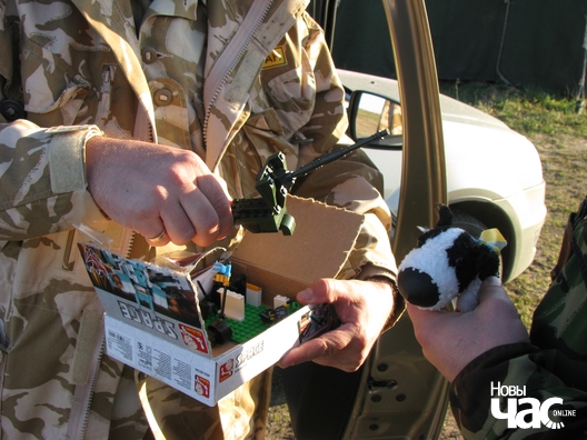 Падарункі херсонскіх дзяцей данецкім вайскоўцам Падарункі херсонскіх дзяцей данецкім вайскоўцам