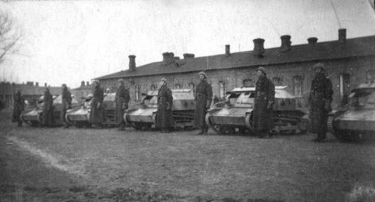 Танкеткі ТКС у Брэсцкай крэпасці, 1935 год Танкеткі ТКС у Брэсцкай крэпасці, 1935 год