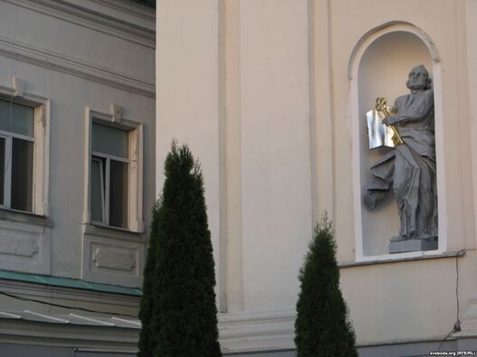 3/3 wooden_apostle1.jpg