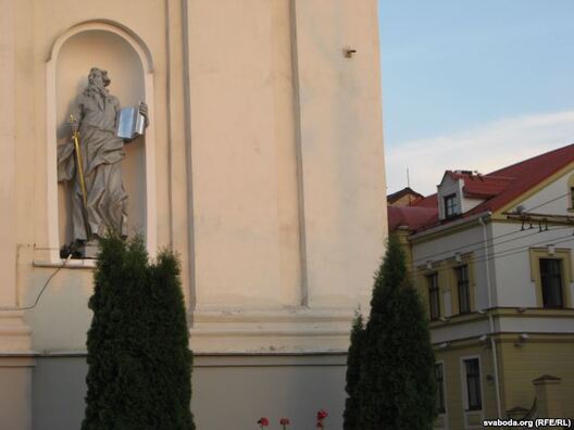 2/3 wooden_apostle2.jpg