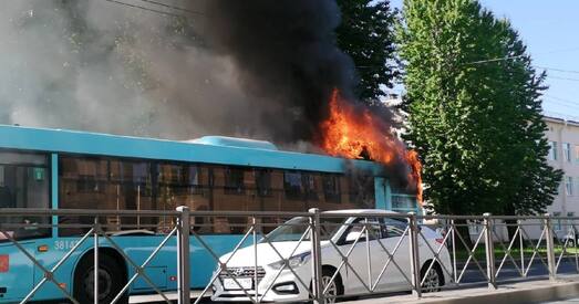 У Пецярбургу пасля другога за месяц пажару здымуць з маршрутаў аўтобусы МАЗ 