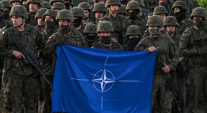 NATO збіраецца прапісаць у дэкларацыі адмову адпраўляць войскі ва Украіну — Corriere della Sera