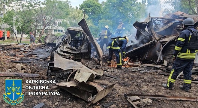 Атака РФ на цэнтр Харкава: што вядома цяпер? Расійскія войскі РФ скінулі авіябомбу на Харкаў, якая трапіла ў 12-павярховы дом