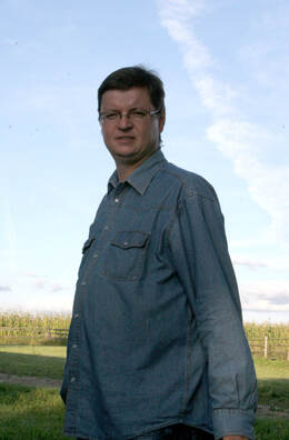 6/10 hena_kesner5_logo.jpg