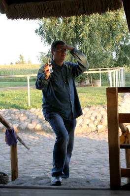 3/10 hena_kesner_6_logo.jpg