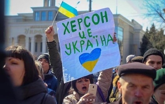 Жыхары Херсона рэгулярна выходзяць на мітынгі супраць акупантаў. Фота: instagram.com/p/CcuNtC-oipR Жыхары Херсона рэгулярна выходзяць на мітынгі супраць акупантаў. Фота: instagram.com/p/CcuNtC-oipR